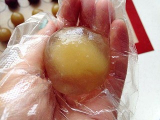 11、水晶月饼,不要用力挤压