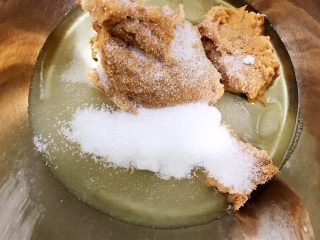 3、茶点——花生小酥饼,加入细砂糖