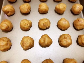 10、茶点——花生小酥饼,分成20克左右一个的小球