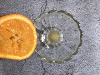 3、香橙溶豆,挤出橙汁