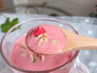 7、草莓奶昔,来一口？