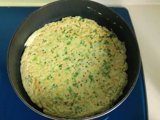 17、生菜乳酪芝麻煎饼,煎至两面金黄