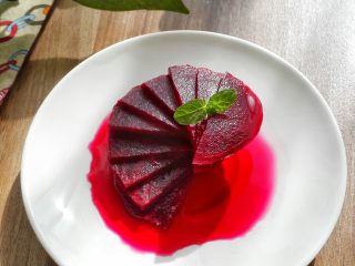 5、甜菜头瘦身沙拉-甜菜头吃法之一,补血，还有减肥瘦身的功效，一定要吃啊