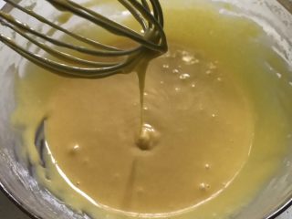 6、肉松海苔蛋糕卷(详细版),均匀后是流水糊状。