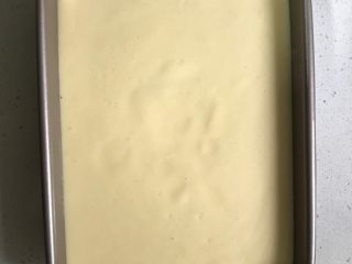 14、肉松海苔蛋糕卷(详细版),震去泡沫。