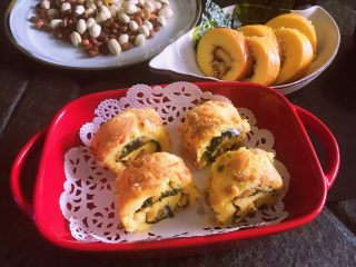 20、肉松海苔蛋糕卷(详细版),切完装盘。