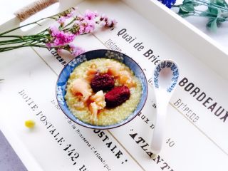 10、红枣桂圆小米粥,盛在自己喜欢的器皿