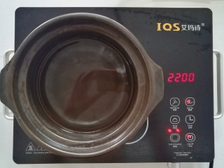 4、豇豆鸡蛋煎饼,起锅煮水