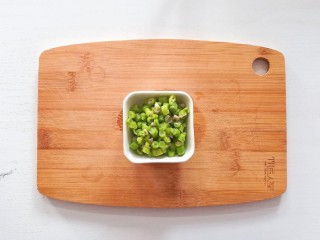 7、豇豆鸡蛋煎饼,切碎