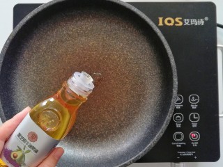 10、豇豆鸡蛋煎饼,起锅热油