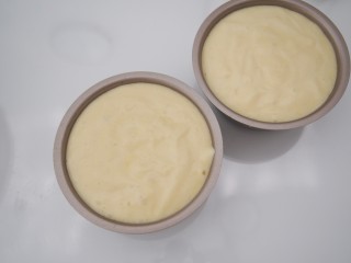 9、香橙蒸蛋糕,倒入面糊