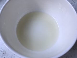 18、轻乳酪蛋糕,蜂蜜和水混合