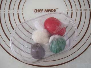 13、姜饼圣诞翻糖饼干,翻糖膏调出自己想要的颜色