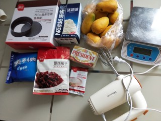 1、免烤箱零失败 芒果慕斯蛋糕,准备食材，来张“全家福”