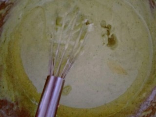 14、宝宝辅食 超萌甜甜圈,然后倒入食用油。