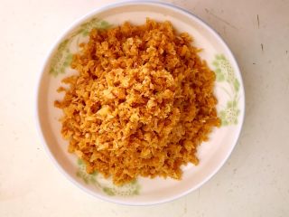 12、黄金菜团子,泡发好的干虾仁切成末