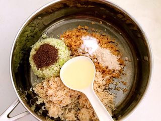 14、黄金菜团子,加入花椒粉，精盐，玉米油