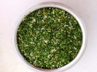 17、黄金菜团子,小白菜海米馅料调好了备用