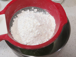 8、小清新范儿滴【菠菜南瓜蛋糕卷】,筛入低粉