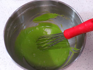 11、小清新范儿滴【菠菜南瓜蛋糕卷】,拌到顺滑状态后放一旁备用