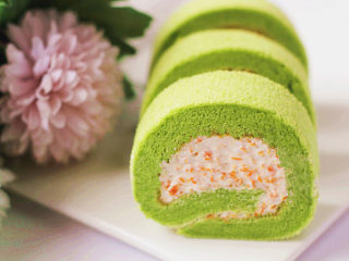 25、小清新范儿滴【菠菜南瓜蛋糕卷】,要吃的时候拿出来切片即可