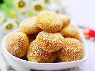 15、烤箱低油版奶香烤南瓜芝麻饼,非常好吃～