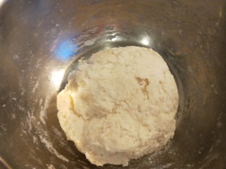 3、家常千层饼,面要软软的。