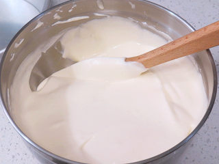 10、【小猪佩奇主题生日蛋糕】,拌匀