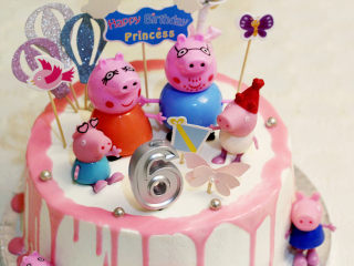 21、【小猪佩奇主题生日蛋糕】,成品