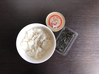 1、日式饭团,准备全部食材
