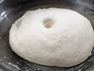 7、奶酪饼,发好后(阳光下拍的照片就是不一样)