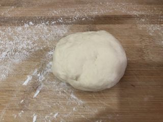 8、奶酪饼,拿小团压扁