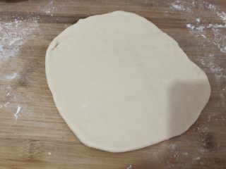 9、奶酪饼,然后擀薄