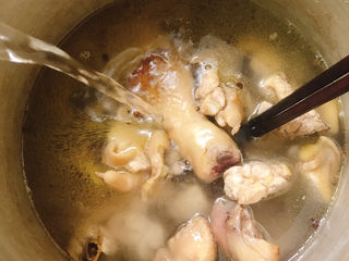 12、炖鸡汤,加入开水