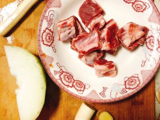 1、冬瓜山药排骨汤,所需食材