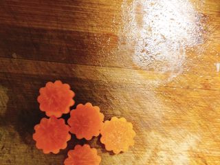 6、冬瓜山药排骨汤,分成5朵小花