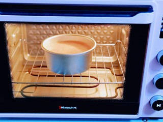 10、预热圣诞节～双色奶油蛋糕,入烤箱中层，145度烤50分钟！（时间及温度仅供参考） 取出后倒扣在晾网上凉透再脱模！