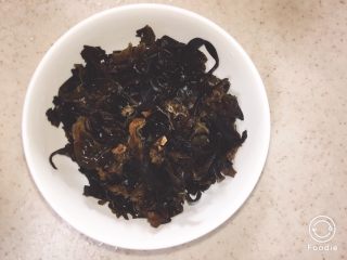 4、产后宜食 打卤面（素）,泡好的木耳切丝