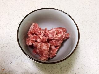1、宝宝健康食谱 豉油肉末烧土豆,猪肉末100克