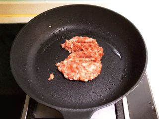 12、宝宝健康食谱 豉油肉末烧土豆,利用锅里的余油煸炒肉末