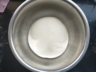 5、发面千层饼,面发至两倍大