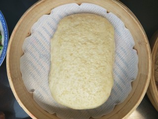 16、发面千层饼,蒸好的千层饼，稍微凉一下。