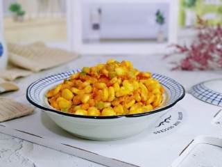 15、蛋黄焗玉米,盛出装盘，简单易学的家常菜。