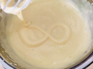 6、蛋黄小饼干,能划出8字即可。