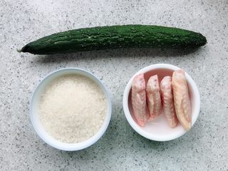 1、辅食计划+青瓜鸡肉粥,食材：青瓜，米，鸡中翅