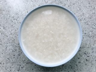 2、辅食计划+青瓜鸡肉粥,米先用水泡一会