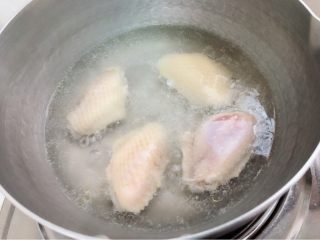 3、辅食计划+青瓜鸡肉粥,鸡中翅冷水下锅煮开掉血水