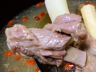 2、美味羊汤,开锅后就可以了，汤质白嫩，肉质鲜嫩，入口即化