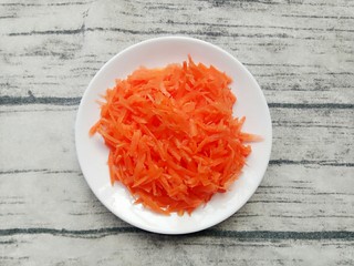 5、酱香炒面,胡萝卜抽丝