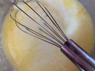 3、入口即化日式轻乳酪蛋糕,隔水融化